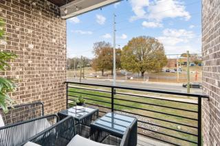 2 Chic Townhomes Near Geodis Sleeps 22 - Nashville - 3