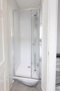 Luxurious 5 bedrooms apartment and a living room in 7 Sydenham Road, Oxbridge, Stockton, Stockton-on-Tees, TS18 4DG - Stockton-on-Tees - 9
