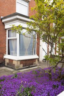 Luxurious 5 bedrooms apartment and a living room in 7 Sydenham Road, Oxbridge, Stockton, Stockton-on-Tees, TS18 4DG - Stockton-on-Tees - 2