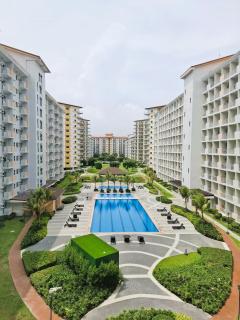 Cozy and Luxurious Condominium - 8