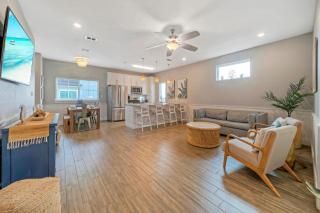 Sleeps 33 4 Condos Walk to the Beach Resort-Style Pool Endless Summer Resort - 3