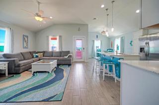 Port A Getaway Games Grill Close to Beach Sandy Feet Retreat by AvantStay - 3