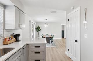 Luxury getaway, Relax & Recharge Heated Pool - Spring Hill - 1