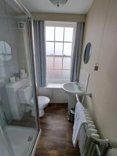Cosy Riverside Apartment with free parking - 7