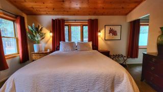 GroupReady, HotTub, PoolTable, FullKitchen & Pups - 3