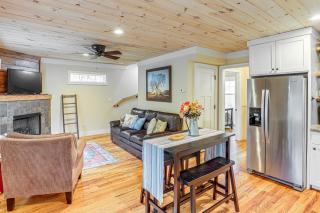 On Farm Charming Hendersonville Retreat! - 4