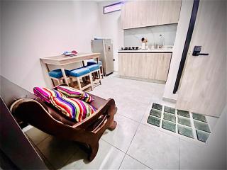 208-Comfortable and Well-Located Duplex Apt - 4