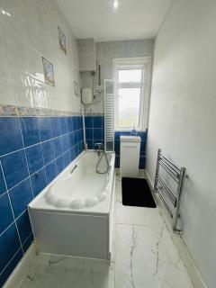 Family Home near Station - Harrow - 7