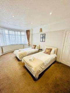 Family Home near Station - Harrow - 3