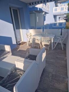 Cozy stay with terrace and shared pool - 9