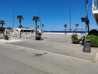 Trilocale centrale e a due passi dal mare con posto auto privato - 3