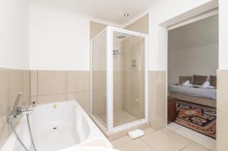 Yalwa House, 2BR Suite, Pool & Tennis Court - 2