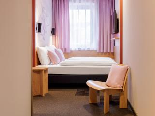 McDreams Hotel Wuppertal City - Wuppertal - 4