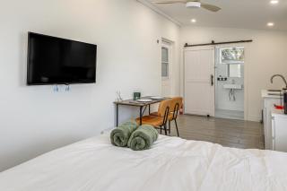 1 Mi to Ocean Cozy Studio in Hallandale Beach! - Hallandale Beach - 4
