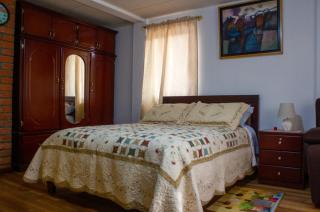 Hermosa Casa, zona tranquila,ubicación estrategica - Cuenca - 0