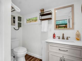 Romantic King-Bed Couples Cabin Lake Lure - Lake Lure - 9