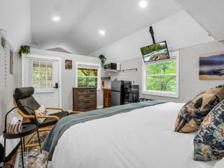 Romantic King-Bed Couples Cabin Lake Lure - Lake Lure - 3