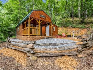 Romantic King-Bed Couples Cabin Lake Lure - Lake Lure - 2