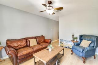 Walk to Eats and Entertainment Home in Brookhaven - Brookhaven - 6