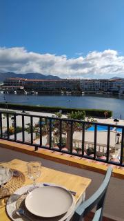 Magnifique vue piscine et canaux - WIFI FIBRE haut débit - Empuriabrava - 9