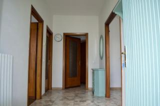 Appartamento ristrutturato con piccola vista lago - 9