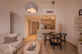 Yas Island Elegant 2BR with Lake & Pool View - Abu Dabi - 2