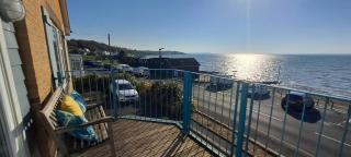 Princes Esplanade-Luxury Beachfront House with Balcony a stone throw from Gurnard Beach - 9