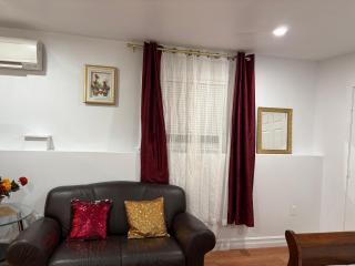 Bachelor in Bedford, Halifax - 1