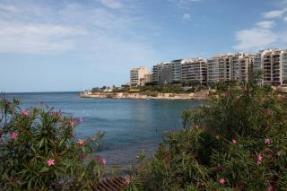 Stunning 2BR Apt with Panoramic Sliema Views by 360 Estates - Sliema - 3