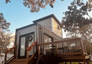 Tiny Glamping Container Offering Exquisite Views of Canyon Lake with Shared Hot-Tub, Nearby San Antonio - Canyon Lake - 0