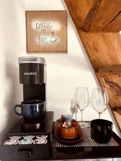 Tiny Glamping Container Offering Exquisite Views of Canyon Lake with Shared Hot-Tub, Nearby San Antonio - Canyon Lake - 9