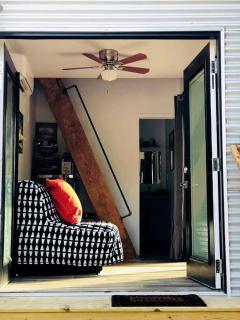Tiny Glamping Container Offering Exquisite Views of Canyon Lake with Shared Hot-Tub, Nearby San Antonio - Canyon Lake - 7