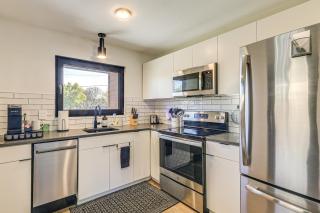 2 Blocks to Delano District Modern Tiny Home! - Wichita - 8