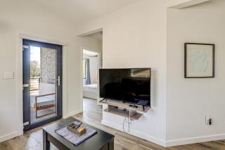 2 Blocks to Delano District Modern Tiny Home! - Wichita - 3