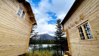 Solar Powered Lakefront Twin Tiny Houses in Cantwell Alaska, Perfect for a Group Getaway to Denali National Park - Cantwell - 9