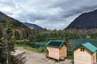 Solar Powered Lakefront Twin Tiny Houses in Cantwell Alaska, Perfect for a Group Getaway to Denali National Park - Cantwell - 8
