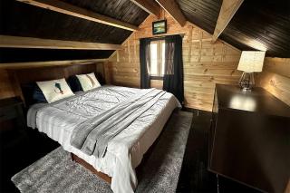 Solar Powered Lakefront Twin Tiny Houses in Cantwell Alaska, Perfect for a Group Getaway to Denali National Park - Cantwell - 2