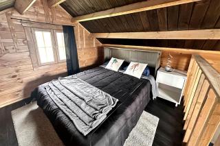 Solar Powered Lakefront Twin Tiny Houses in Cantwell Alaska, Perfect for a Group Getaway to Denali National Park - Cantwell - 1