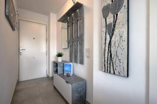 019 Stylish 3 Bed Ibensa Square Apt, near Beach & Bars - Benalmádena - 1