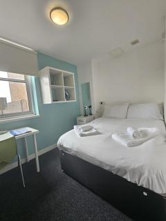 Budget En-suite Room in Coventry City Centre - Coventry - 4