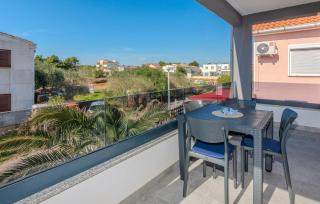 1 Bedroom Awesome Apartment In Vir - Vir - 0