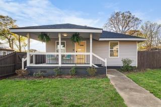Yellow Door - Greenville - 5
