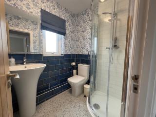 House Sleeps 10-Garden-Parking-NearBarryIsland - Flemingston - 5
