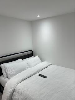 QB Stylish 2 Bedroom Apartment - Smart TV - Wifi - Parking - West Thurrock - 0