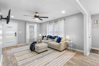 Yellow Door - Greenville - 5