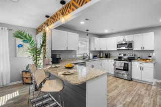 Yellow Door - Greenville - 6