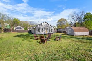 Yellow Door - Greenville - 9