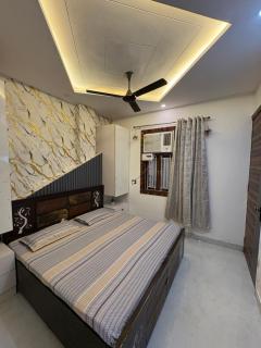 Luxury 3 bhk Apartment with Lift and Car Parking - Nuova Delhi - 3