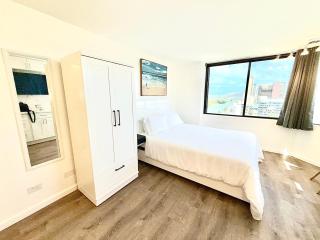 Hawaiian Monarch OCEAN & CANAL View - Newly Renovated - Waikiki Studio - Honolulu - 6