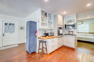 St Marys Chic Porch Living and Total Walkability! - 2